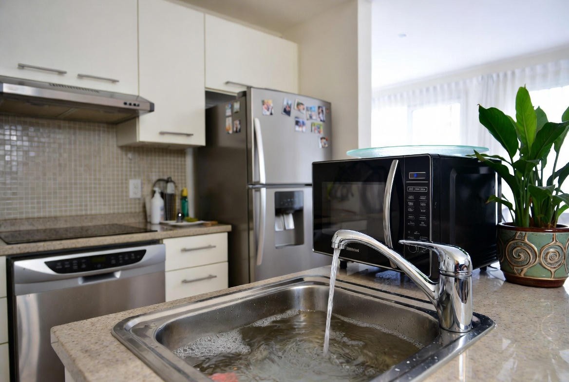 City Life Hacks: Hoe je Appartement en Apparaten Beschermen tegen Stadswater